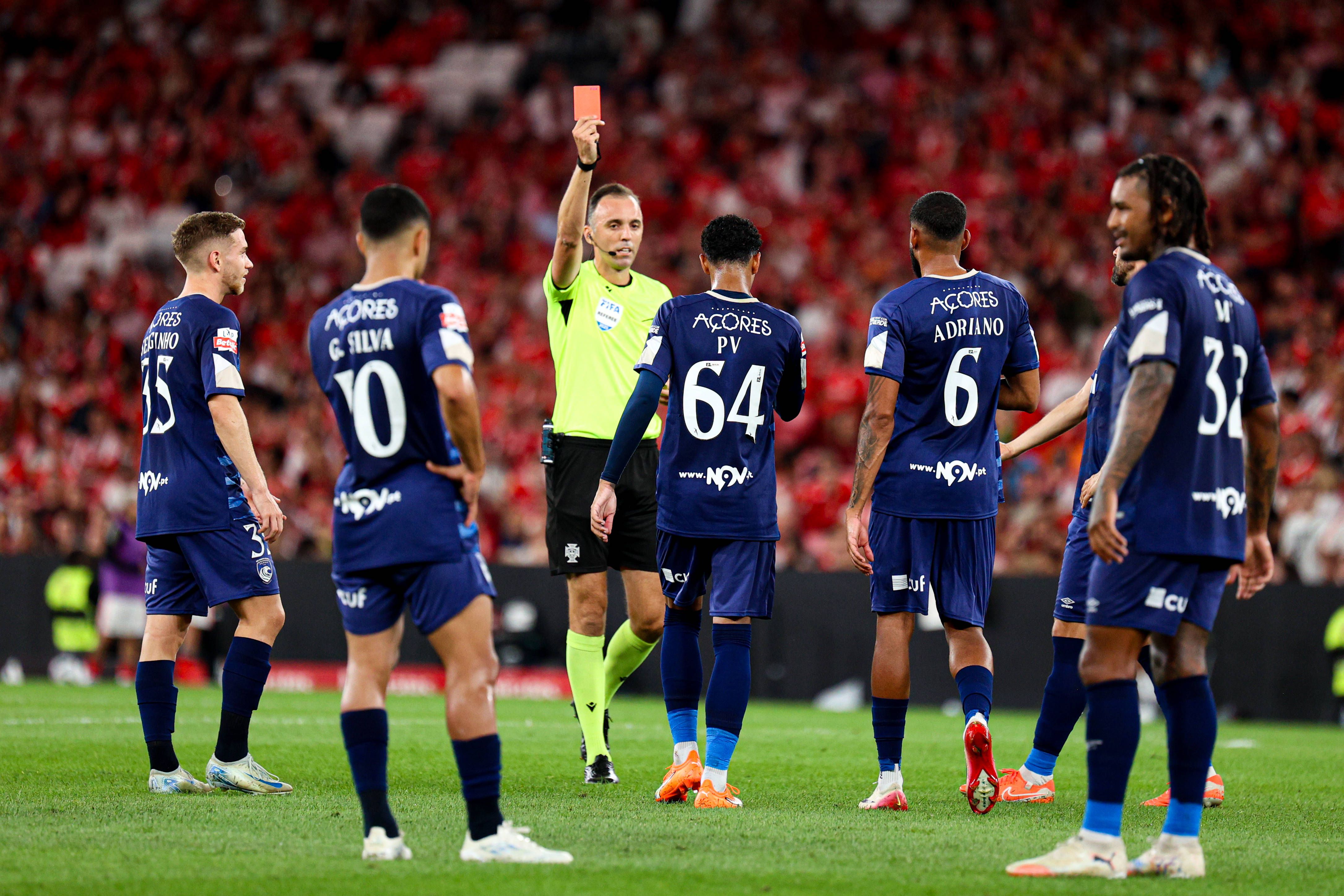 Ainda sobre a expulsão de PV - «Fico com a ideia de que o cartão amarelo seria a decisão certa, mas, à luz das instruções dadas e da uniformidade neste tipo de abordagens, tem de se validar o vermelho», analisou Pedro Henriques