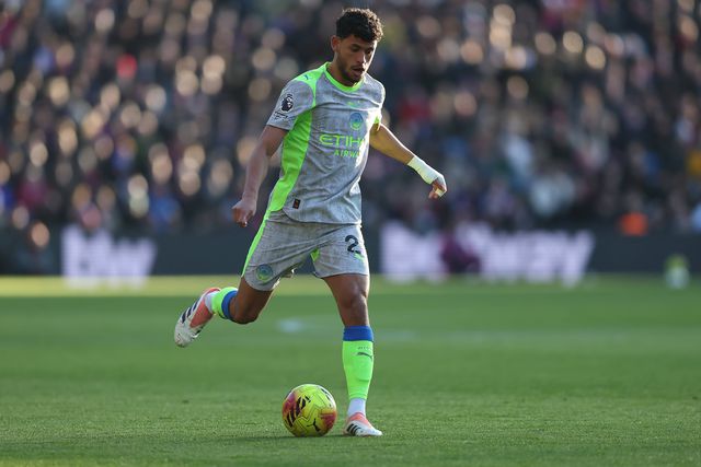 Matheus Nunes adaptado por Guardiola a lateral-direito