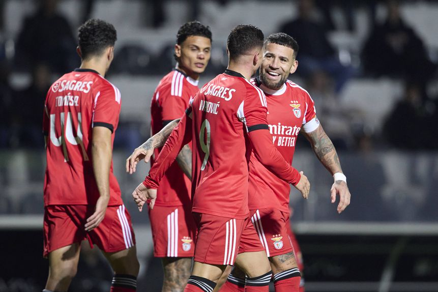 Jogadores do Benfica no desafio da Taça de Portugal frente ao Farense - Foto Imago