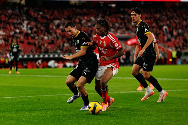 Benfica-Tondela (Taça da Liga): Águias beneficiaram de penálti, mal assinalado, segundo Pedro Henriques. «Cabeceamento à queima, tecnicamente designado de bola inesperada. O futebol não espera que um penálti seja assinalado nestas circunstâncias», apontou