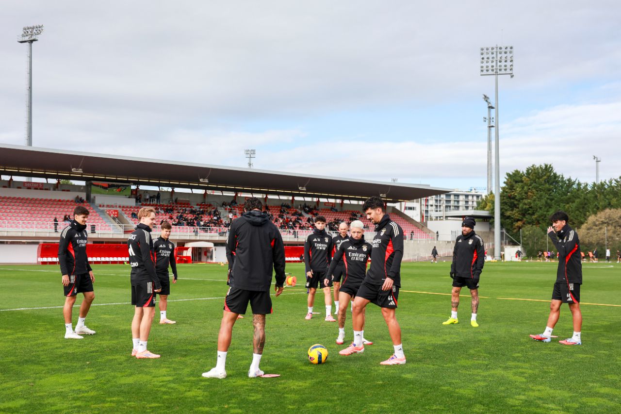 Treino do Benfica com espectadores muito atentos - Foto: SL Benfica