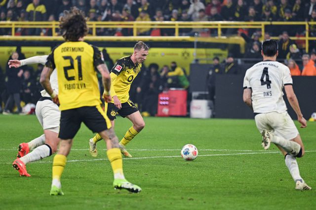 Fabio Silva a servir Beier para o 2-0