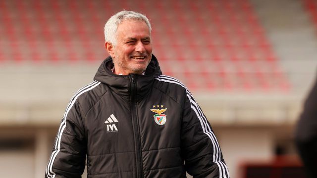 José Mourinho procura continuar a sorrir no comando das águias - Foto: SL Benfica