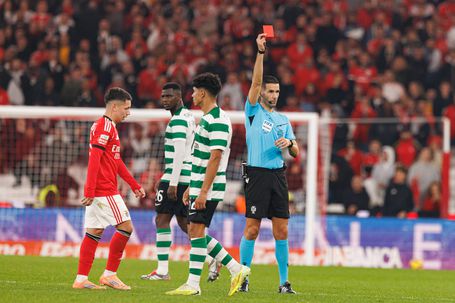 Sporting-Benfica (Liga): Prestianni «bem expulso». «António Nobre foi ajudado pelo VAR num cartão vermelho que foi bem mostrado», analisou Pedro Henriques