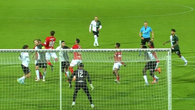 A imagem da polémica do Santa-Clara-Sporting (D.R.)