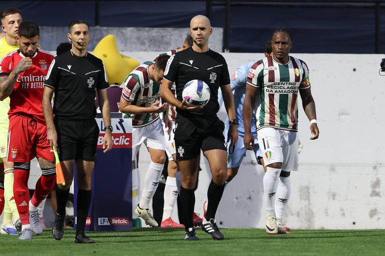 Ainda sobre o lance de Otamendi - «Para o árbitro é normal ter passado despercebido. VAR deveria ter feito a intervenção. Para mim, todas as repetições são muito evidentes», acrescentou Pedro Henriques