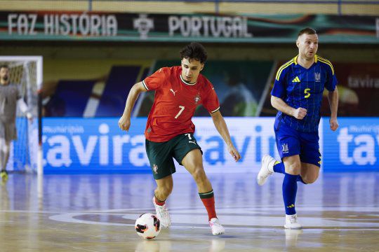 Lúcio Rocha em ação no Portugal-Ucrânia - Foto: FPF
