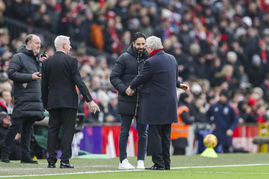 Sir Alex Ferguson a cumprimentar Ruben Amorim em Old Trafford