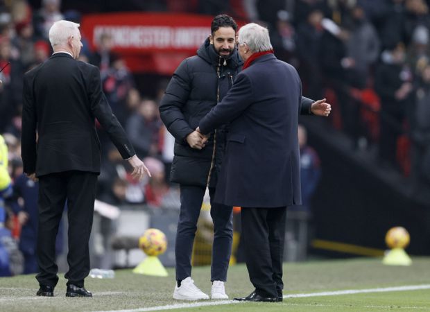 Sir Alex Ferguson a cumprimentar Ruben Amorim em Old Trafford