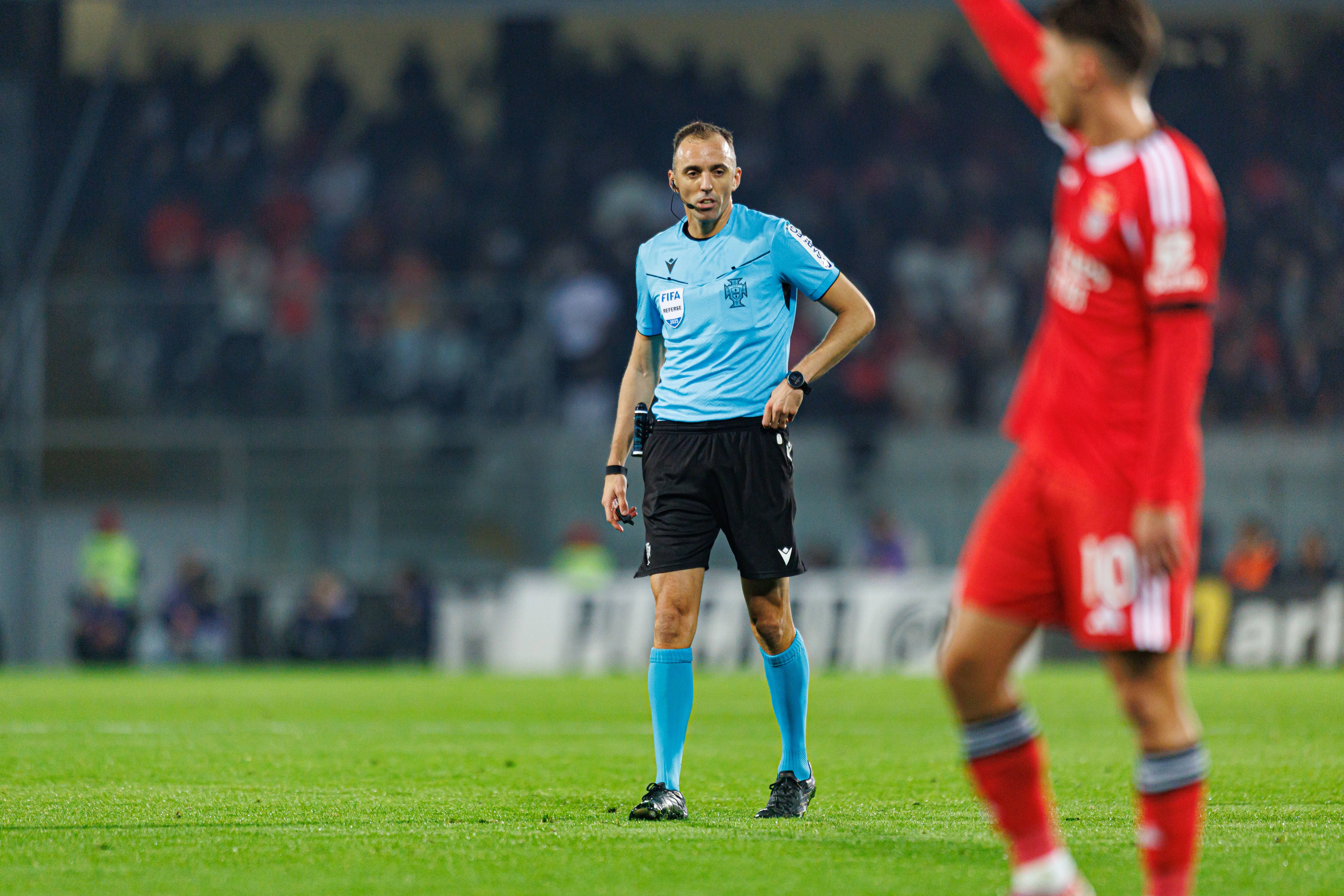 No mesmo jogo, Fabio Blanco foi expulso, aos 56'. Boa decisão para Pedro Henriques: «Com a sola do pé direito toca e acerta na parte interior do joelho direito de Leandro Barreiro. Boa decisão suportada pelo VAR.»