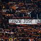 FOTOS: Adeptos da Roma com dedicatórias para Mourinho