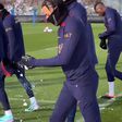 Neve chega aos treinos do PSG e jogadores não resistem a atirar umas bolas