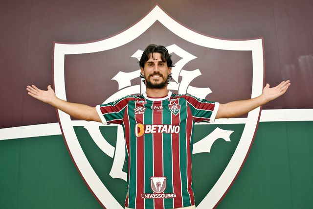 Mercado (oficial): ex-Benfica Gabriel Pires assina pelo Fluminense
