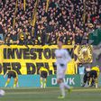 Vídeo: Adeptos do Dortmund e Colónia protestam...com moedas de chocolate