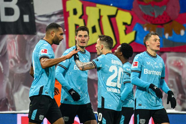 Mais duas assistências de Grimaldo na vitória épica do Leverkusen em Leipzig