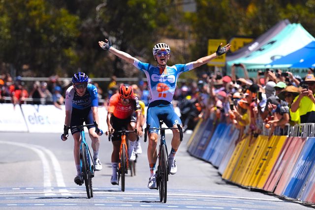 Oscar Onley vence em Willunga Hill