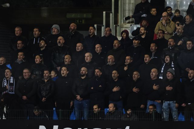 Polícias cantaram hino nacional durante o Casa Pia-Farense
