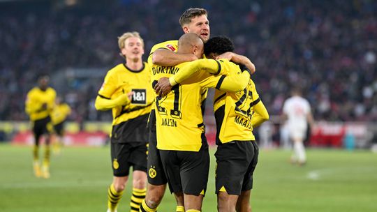 Dortmund goleia em Colónia e mantém perseguição aos lugares de 'Champions'