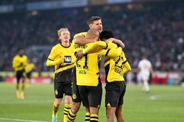 Dortmund goleia em Colónia e mantém perseguição aos lugares de 'Champions'