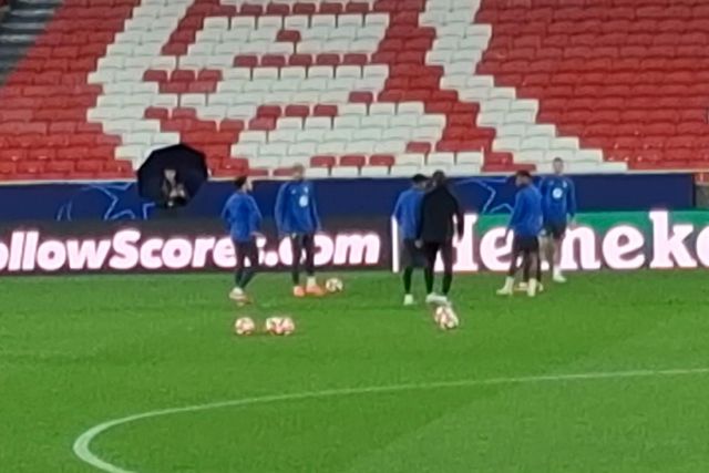 Lamine Yamal, o menino de que todos falam a recrear-se com a bola na Luz