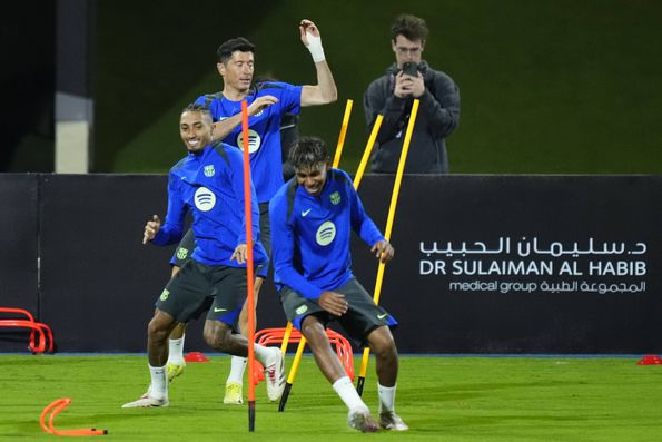 Robert Lewandowski, Raphinha e Lamine Yamal formam um dos tridentes atacantes mais em forma da atualidade. Juntos marcaram 14 dos 21 golos dos 'culers' na Liga dos Campeões