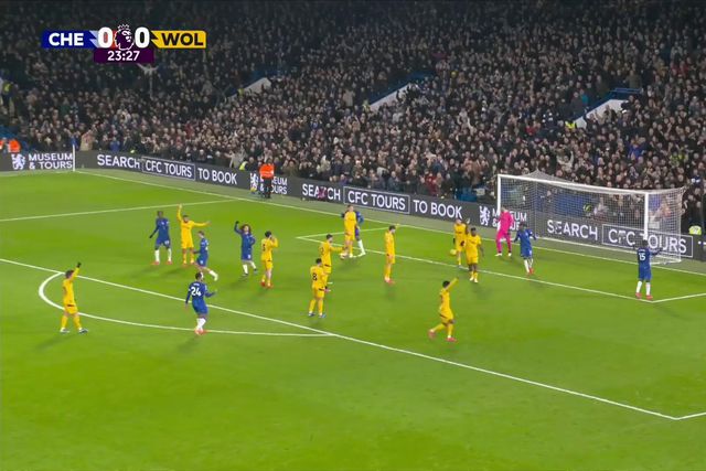 VAR reverte decisão e golo do Chelsea conta mesmo