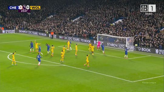 VAR reverte decisão e golo do Chelsea conta mesmo