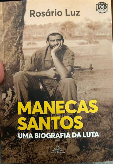 O livro que retrata a vida de Manecas Santos e que também relata os feitos do pai de Bruma, atual futebolista do SC Braga