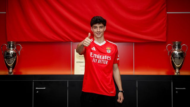 Manu Silva apresentado pelo Benfica (foto: SLB)