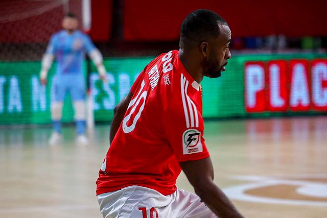 Benfica regressa às vitórias com goleada