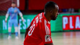 Benfica regressa às vitórias com goleada