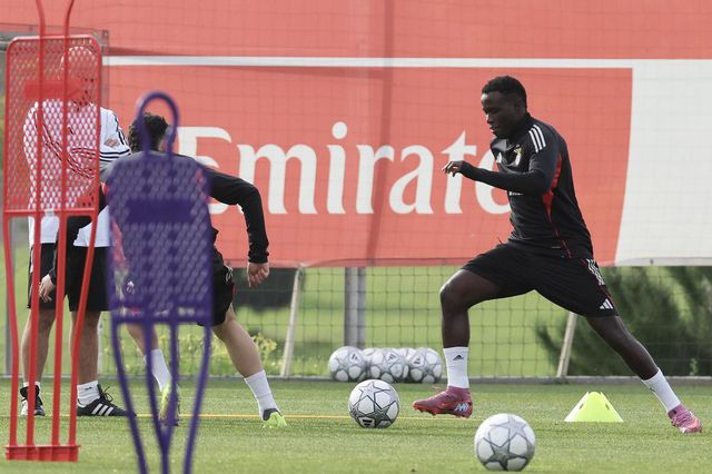 Bruma, no treino matinal do Benfica, antes da partida para Turim — Foto: SL Benfica