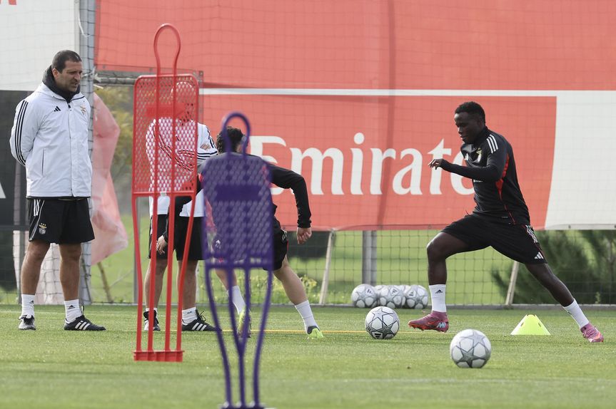 Bruma, no treino matinal do Benfica, antes da partida para Turim — Foto: SL Benfica