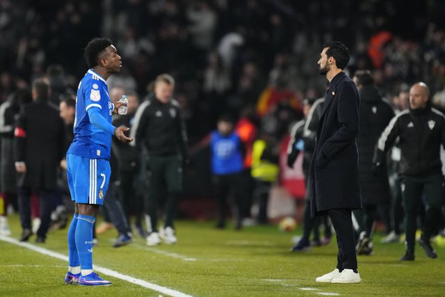 Vinicius e Arbeloa concordam: «Há que multar as pessoas!»