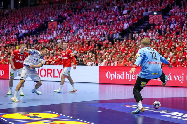 Kiko Costa bate Nielsen, um dos melhores guarda-redes do Mundo. IMAGO