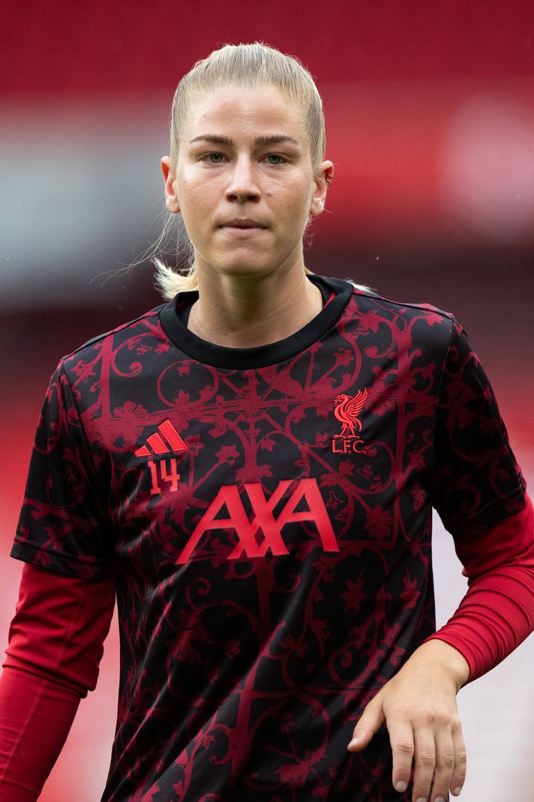 Marie Hobinger joga no meio-campo. Foto: IMAGO