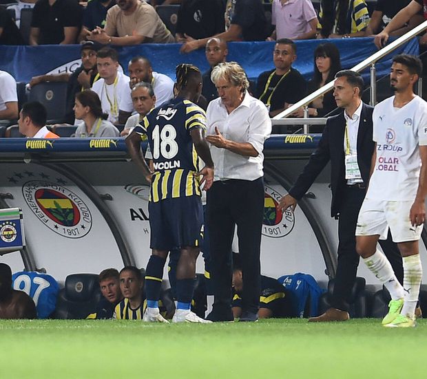 Jorge Jesus a dar indicações a Lincoln durante a passagem pelo Fenerbahçe