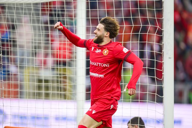 Ponta de lança internacional bósnio é a mais recente cara nova do plantel orientado por João Nuno