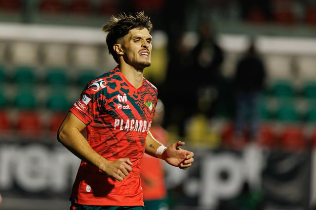 Mercado Moreirense: novo dono da braçadeira à prova de abordagens