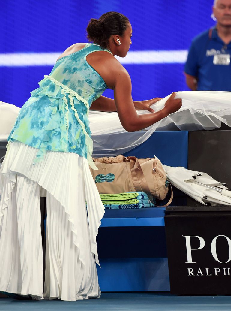 A entrada em court de Naomi Osaka para a estreia no Open da Austrália - Foto: Imago