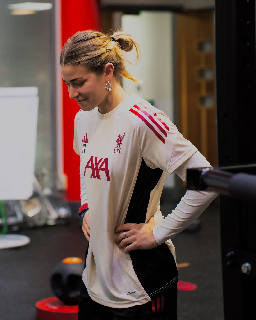 Marie Hobinger com a camisola do Liverpool. Foto: Instagram
