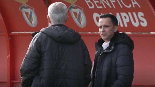 Conversa entre Mourinho e Mário Branco no derradeiro treino do Benfica antes da Juventus
