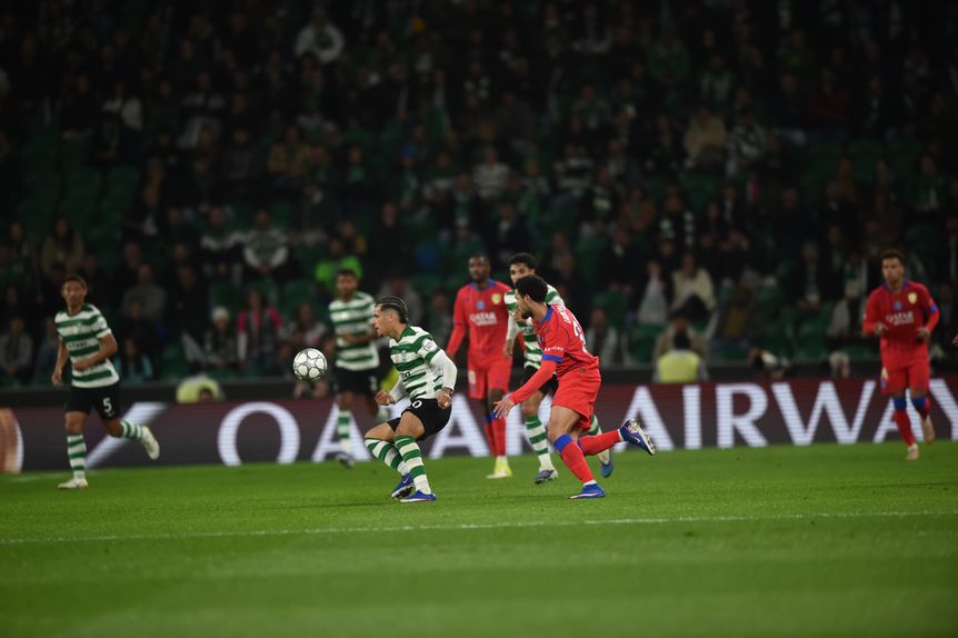 Maxi Araújo e Zaire-Emery em duelo. Foto: Miguel Nunes