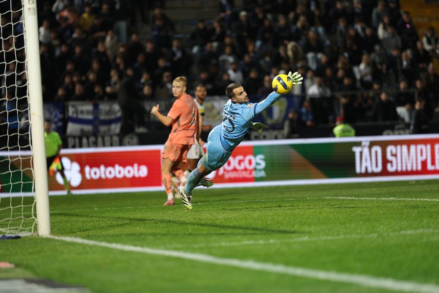 Internacional montenegrino é totalista na Liga e tem deixado a sua marca bem vincada entre os postes