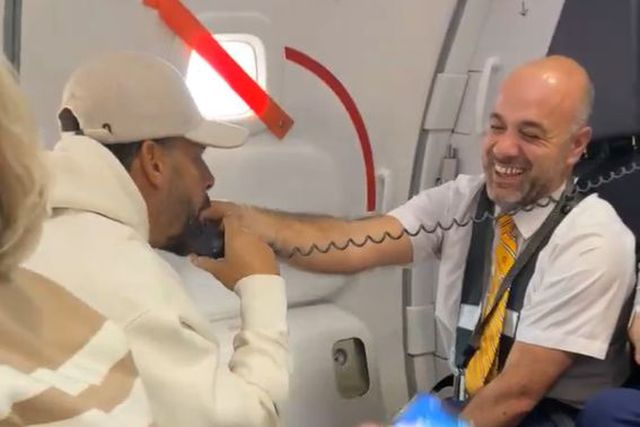 Ferdinand arriscou muito num avião cheio de adeptos do Arsenal