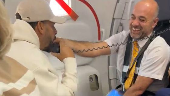 Ferdinand arriscou muito num avião cheio de adeptos do Arsenal