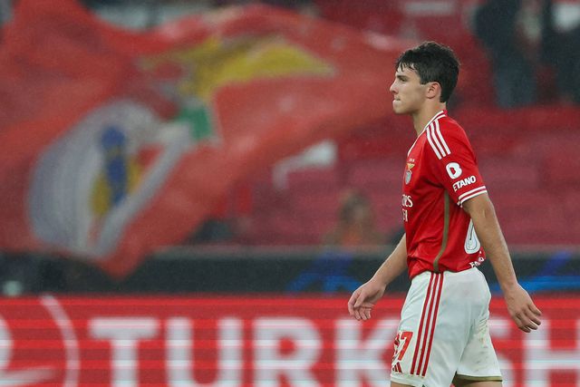 Benfica em peso com João Neves em Tavira