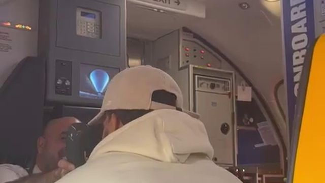 Ferdinand viaja para o Porto com adeptos do Arsenal