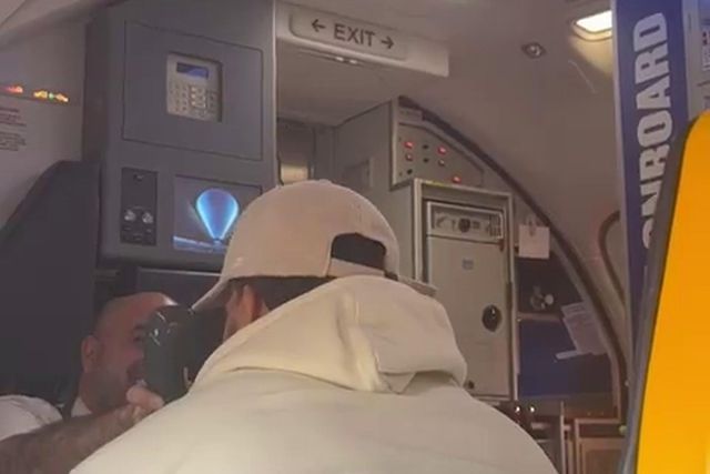 Ferdinand viaja para o Porto com adeptos do Arsenal