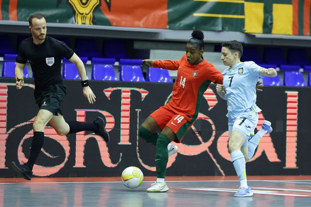 Seleção feminina perde com a Espanha